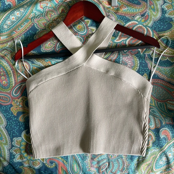 NWOT Aritzia Babaton Sculpt Knit Criss Cross Cropped Tank in Matte Pearl - Picture 2 of 9